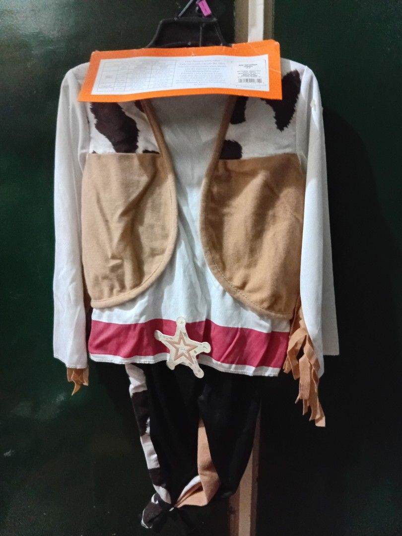 Custome Cowboy (Category: Babies & Kids Fashion) located in Quezon City. Submitted by lynoux (Listing ID 1470561873, Image 1). Description: Cowboy Custome Includes Hat,Bandana, top, and pants. age 3 to 4 years old. .