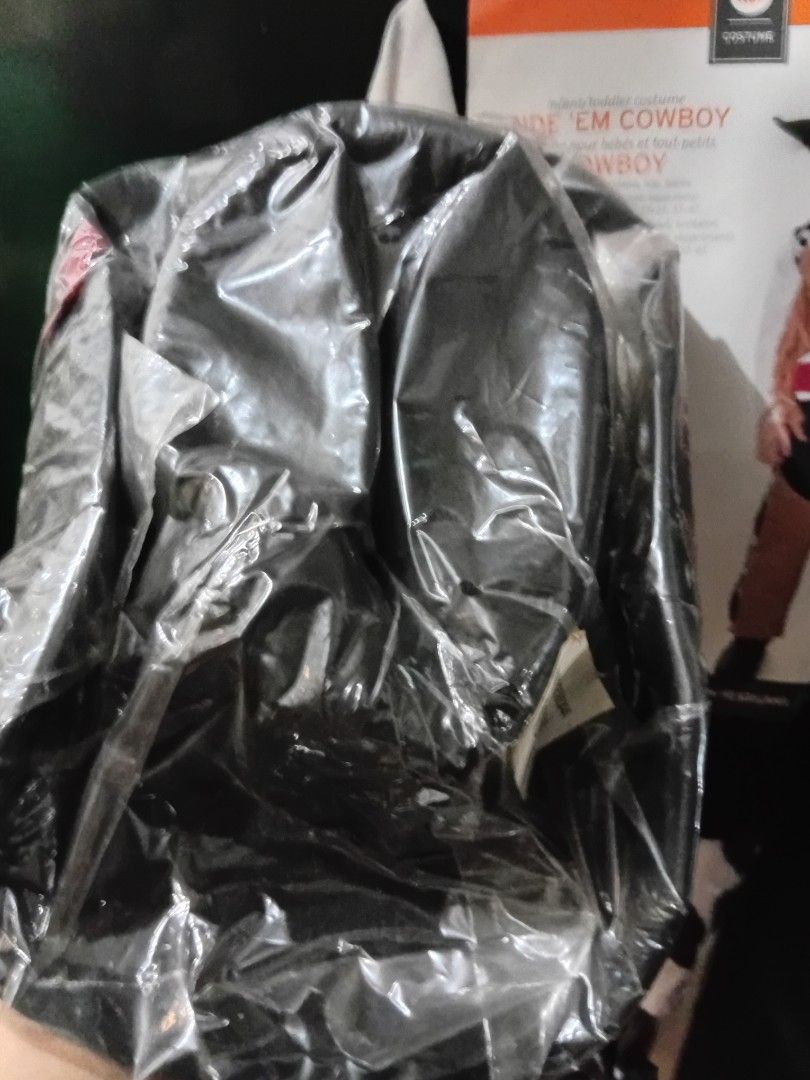 Custome Cowboy (Category: Babies & Kids Fashion) located in Quezon City. Submitted by lynoux (Listing ID 1470561873, Image 3). Description: Cowboy Custome Includes Hat,Bandana, top, and pants. age 3 to 4 years old. .