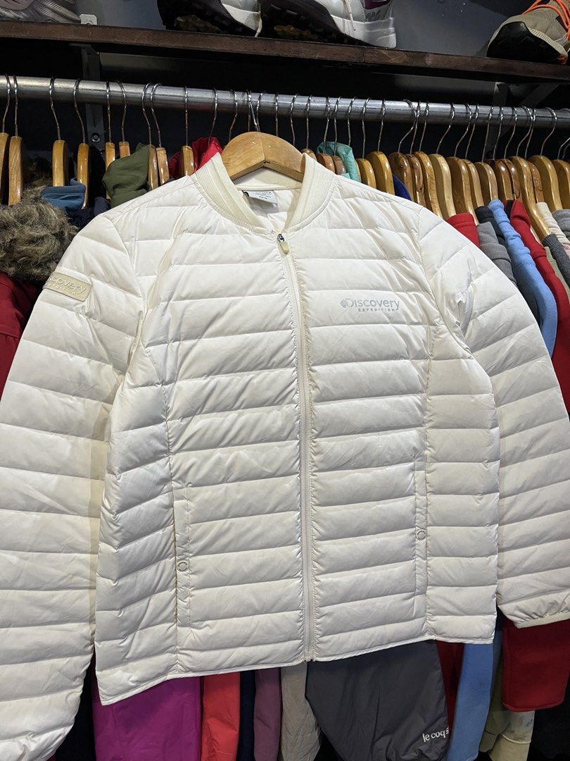 D I S C O V E R Y Lightweight Goose Down Puffer Jacket (Category: Coats, Jackets and Outerwear) located in Baliuag. Submitted by TOCThrift (Listing ID 1470706637, Image 3). Description: D I S C O V E R Y Lightweight Goose Down Puffer Jacket Size 90 on tag (Small) 18 width x 22 Length S-M womens fit Small mens Off white color Good as new No issue 1380 + SF Baliwag, Bulacan.