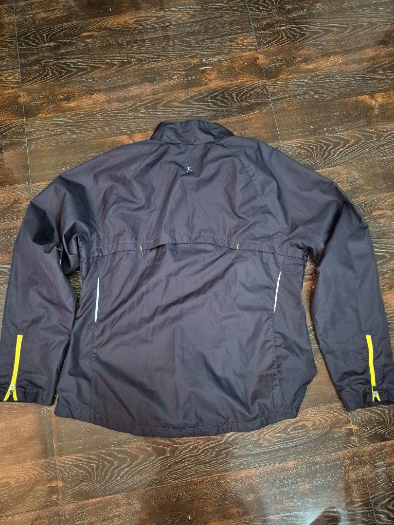 Danskin Windbreaker Jacket (Category: Activewear) located in Santa Cruz. Submitted by deenem (Listing ID 1470585778, Image 3). Description: Like New😍👌 No flaws👌 L on Tag Can fit L-XL Asian (Measurements laid flat in inches) Bust:21 Lenght: 24-25.