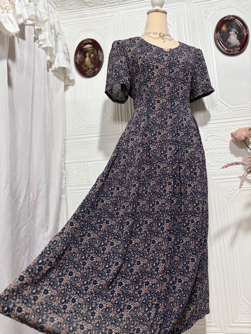 Dark Blue Printed Maxi Vintage Dress (Category: Dresses) located in San Jose. Submitted by vintagely_retro (Listing ID 1470651518, Image 3). Description: Chiffon fabric | no lining but not see through | with shoulder pads | back zip | with back ties Measurements: Frame Large-XL Bust 40” Waist 36” Length 50”.