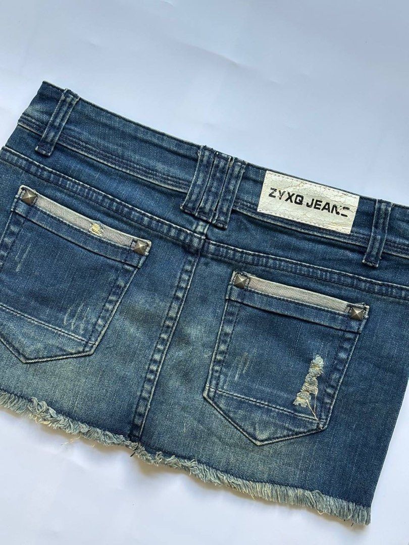 Dark Distressed Denim Micro Skirt with Studs (Category: Skirts) located in Manila. Submitted by petalfinds_ (Listing ID 1470645339, Image 3). Description: ˚⊱🪷⊰˚ dark distressed low waist micro skirt ౨ৎ 𝐛𝐫𝐚𝐧𝐝: zyxq jeans ౨ৎ 𝐬𝐢𝐳𝐞: 25-26 wl | 9" length 🫧⋆｡˚ 𝐝𝐞𝐭𝐚𝐢𝐥𝐬: GANDA NITOOO! 😭🤍 no major issue! super quality ng fabric! 💞 ─── ⋆⋅☆⋅⋆ ── 「 ✦ 𝐍𝐎 𝐂𝐎𝐃𝐄, 𝐈𝐍𝐕𝐀𝐋𝐈𝐃 𝐌𝐈𝐍𝐄 ✦ 」 𝓹𝓻𝓲𝓬𝓮: 159 𝓬𝓸𝓭𝓮: ragged eden.