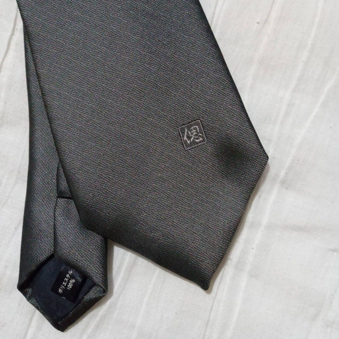 Dark Gray Necktie (Category: Ties) located in Caloocan City. Submitted by appleblossoms07 (Listing ID 1470574608, Image 3). Description: Lenght : 56 inches or 142 cms Width: 3.5 inches or 9 cms.