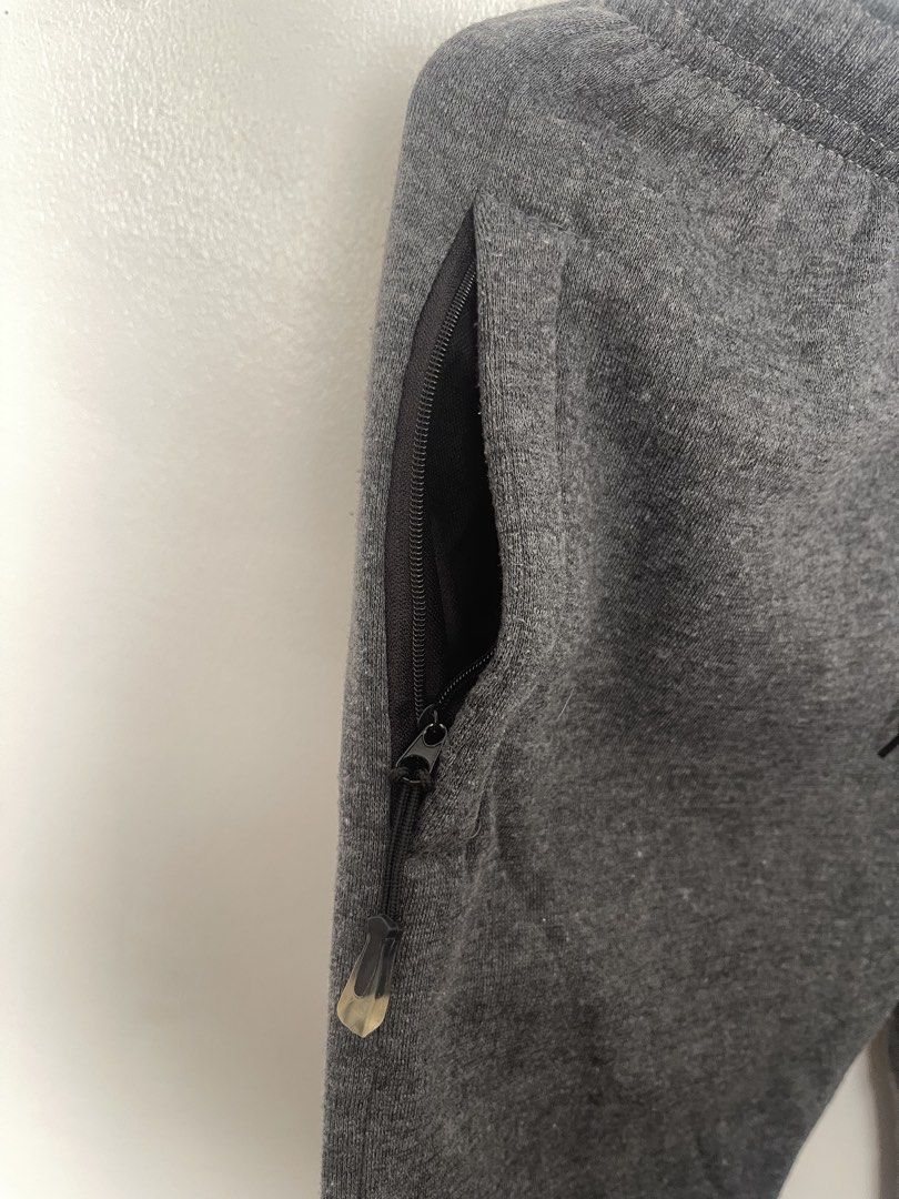Dark Grey Jogger Sweatpants with Zipper Pockets (Category: Other Bottoms) located in Manila. Submitted by lovedbymidge (Listing ID 1470637502, Image 3). Description: 🩷 for m-l girlies (worn twice, in good condition) 🚚 lalamove or grab express (sf shouldered by the buyer!) - Color: Dark grey - Material: Soft cotton blend - Waistband: Elastic with adjustable black drawstring - Pockets: Secure zippered side pockets for phone and keys - Cuffs: Ribb