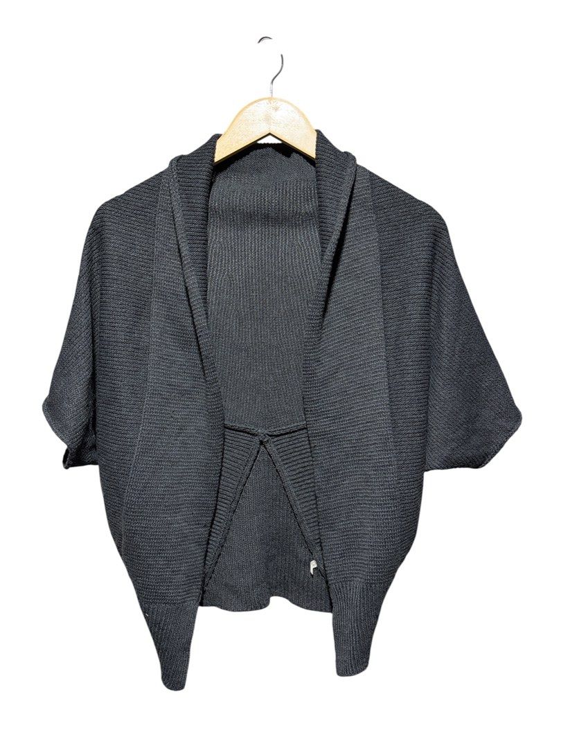 Dark Grey Knit Open Front Cardigan Batwing Sleeves (Category: Coats, Jackets and Outerwear) located in Cavite. Submitted by grandearth.39df3f (Listing ID 1470676373, Image 1). Description: - Color: Dark Grey - Style: Open front with draped shawl collar - Sleeves: Half-length batwing sleeves - Details: Ribbed trim along the back and cuffs - Fit: Loose, relaxed fit with cozy textured fabric - Condition: Great layering piece for cooler weather.
