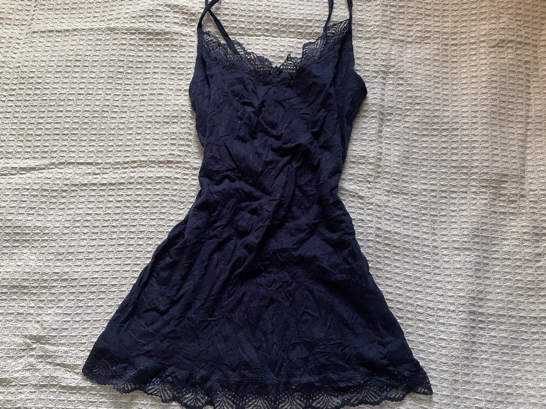 dark navy blue lace cami (Category: Sleeveless) located in Meycauayan. Submitted by fae.trove (Listing ID 1470632870, Image 3). Description: .