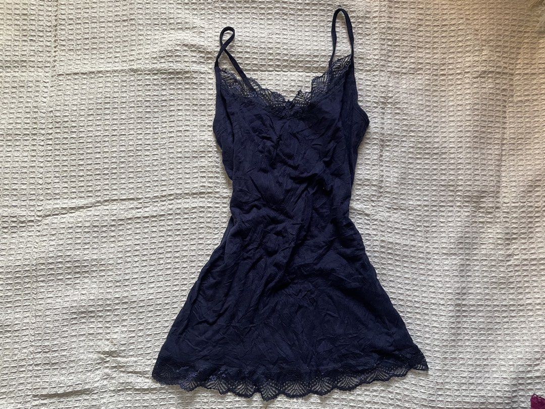 dark navy blue lace cami (Category: Sleeveless) located in Meycauayan. Submitted by fae.trove (Listing ID 1470632870, Image 1). Description: .