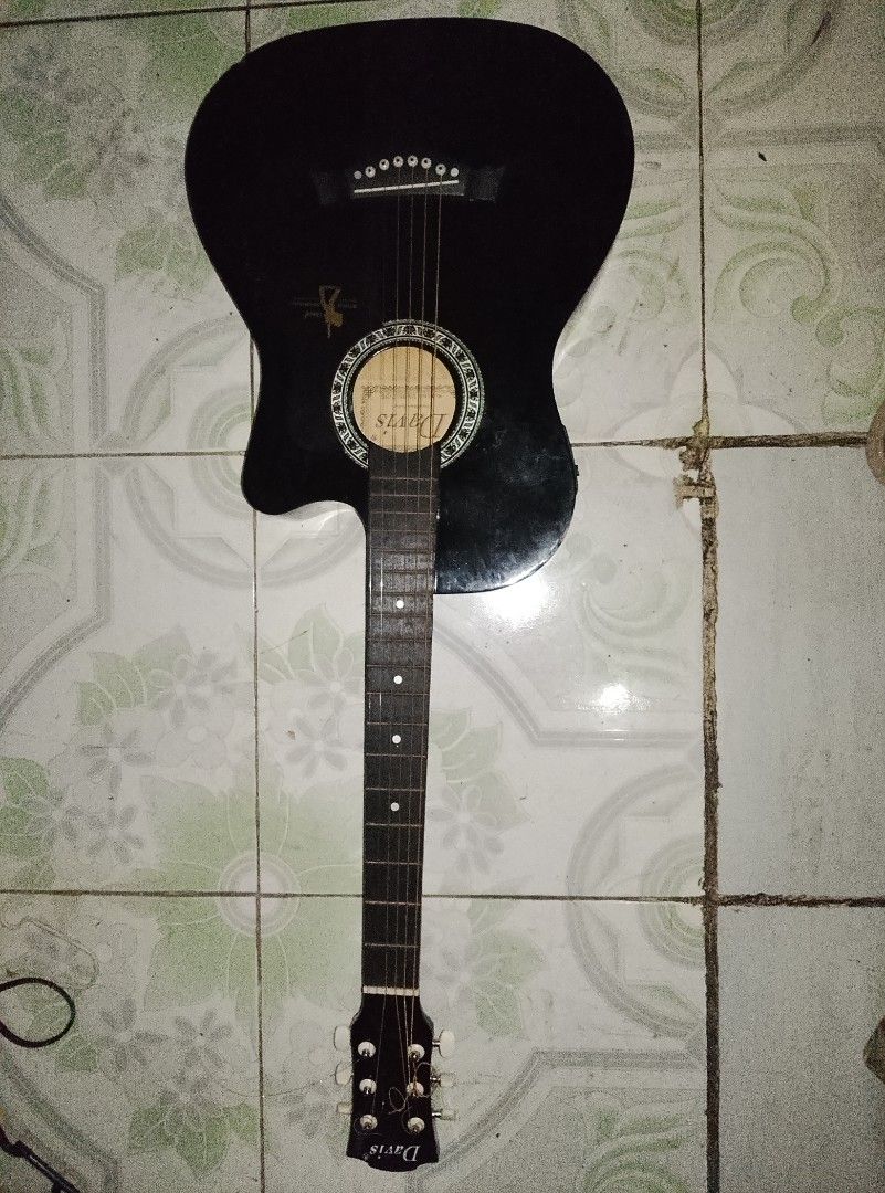 Davis Guitar (Category: Musical Instruments) located in Caloocan City. Submitted by ___kel (Listing ID 1470643499, Image 2). Description: second hand guitar with free capo and strings slightly negotiable.