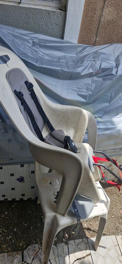 Decathlon Child Bike Seat (Category: Bicycles) located in Cavite. Submitted by d.u_all (Listing ID 1470674214, Image 2). Description: - Brand: Decathlon (Made in Portugal) - Type: Rear-mounted child bike seat - Includes: Safety harness straps, adjustable footrests, and mounting hardware - Safety: Complies with safety standards - Condition: Shows dirt marks from storage and outdoor use; just needs a quick wipe down and it's ready to use!.