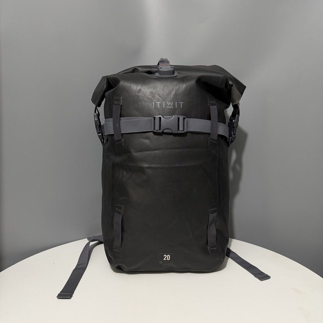 Decathlon Itiwit Waterproof Backpack 20L (Category: Backpacks) located in Manila. Submitted by thrifts.el (Listing ID 1470621416, Image 1). Description: Decathlon Itiwit Waterproof Backpack 20L -good for water sports, wet-weather commuting, outdoor activities & travel Excellent condition 10/10 Color Rate Issues: stain Price. 1,980 Loc. South Caloocan Courier. J&T/Flash Express .