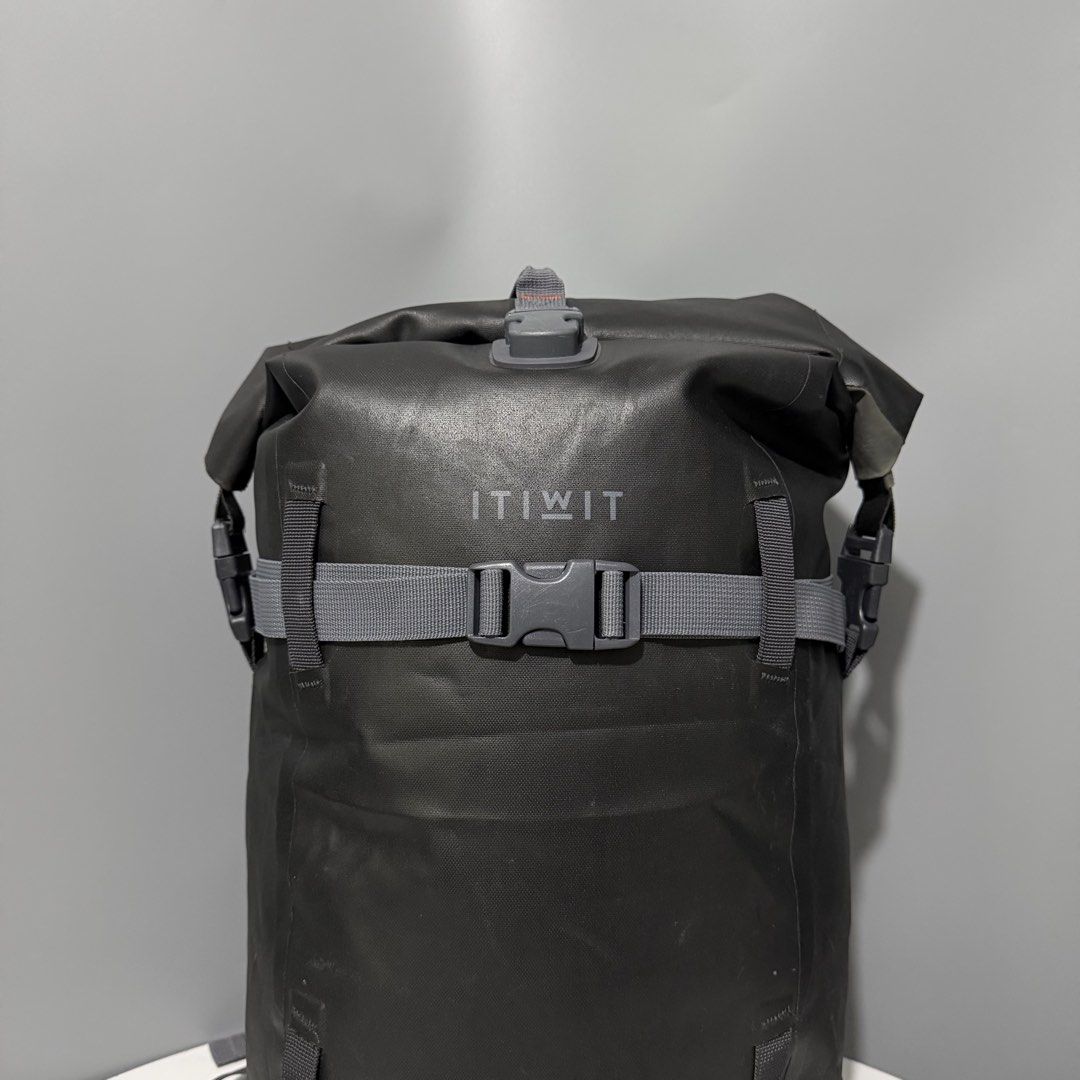Decathlon Itiwit Waterproof Backpack 20L (Category: Backpacks) located in Manila. Submitted by thrifts.el (Listing ID 1470621416, Image 2). Description: Decathlon Itiwit Waterproof Backpack 20L -good for water sports, wet-weather commuting, outdoor activities & travel Excellent condition 10/10 Color Rate Issues: stain Price. 1,980 Loc. South Caloocan Courier. J&T/Flash Express .