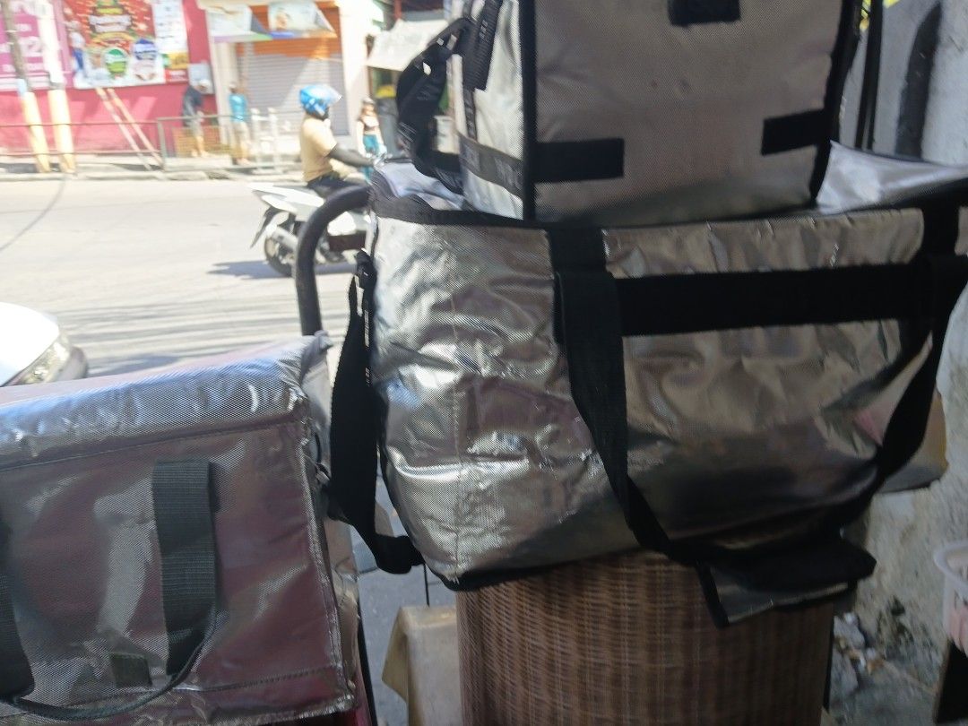 Delivery bag, thermal bags (Category: Hiking & Camping) located in Paranaque City. Submitted by 4thestate.surplusan (Listing ID 1470739693, Image 2). Description: we have 3 pcs available. 2h to 400h each.