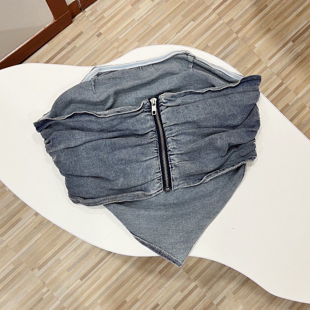 Denim croptop (Category: Others Tops) located in Manila. Submitted by mjsappstopandshop (Listing ID 1470691087, Image 2). Description: .