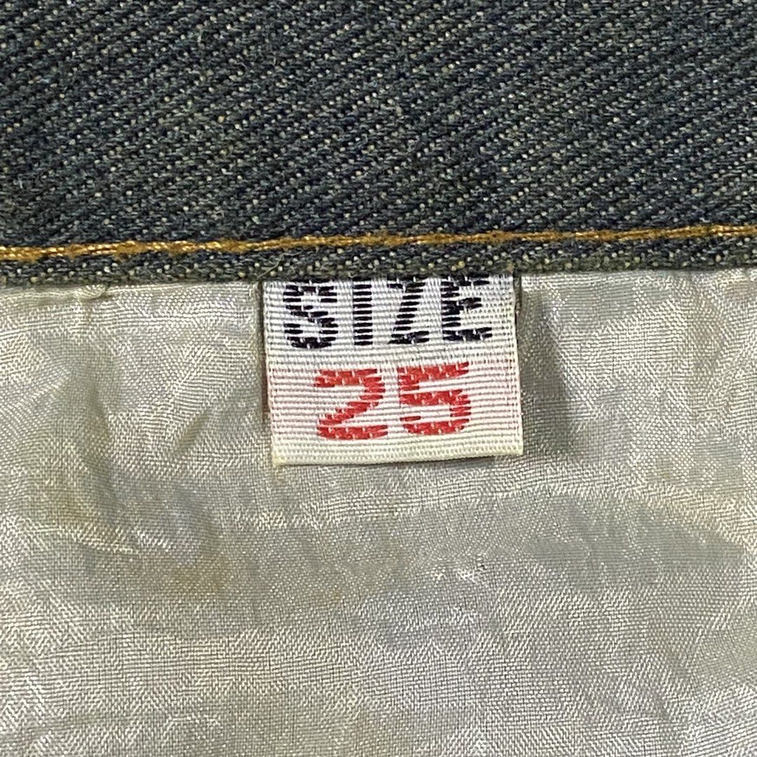 Denim Jorts (Category: Shorts) located in Taguig. Submitted by workwearheads (Listing ID 1470597576, Image 3). Description: ▪️Waist: 25 on tag pasok sa 29(27 tape measure) ▪️Length: 25.5 ▪️Thigh: 13 ▪️Leg Opening: 11.5 ▪️Color Rate: 10/10 ▪️No issue ▪️Excellent to Asnew Condition.