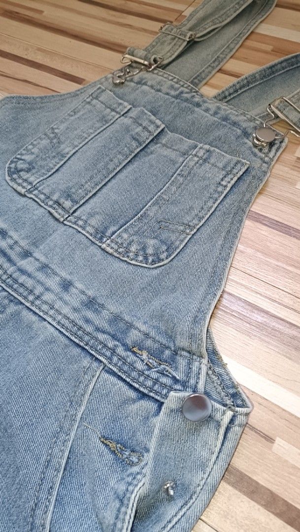 Denim Jumper Pants (Category: Jumpsuits) located in Dasmarinas. Submitted by kheiko086 (Listing ID 1470602811, Image 3). Description: W:30"L:40"Leg Hole:8.5" side button adj strap semi hard denim EUC LOC Dasma Cavite JNT Delivery.