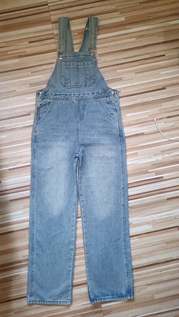 Denim Jumper Pants (Category: Jumpsuits) located in Dasmarinas. Submitted by kheiko086 (Listing ID 1470602811, Image 1). Description: W:30"L:40"Leg Hole:8.5" side button adj strap semi hard denim EUC LOC Dasma Cavite JNT Delivery.