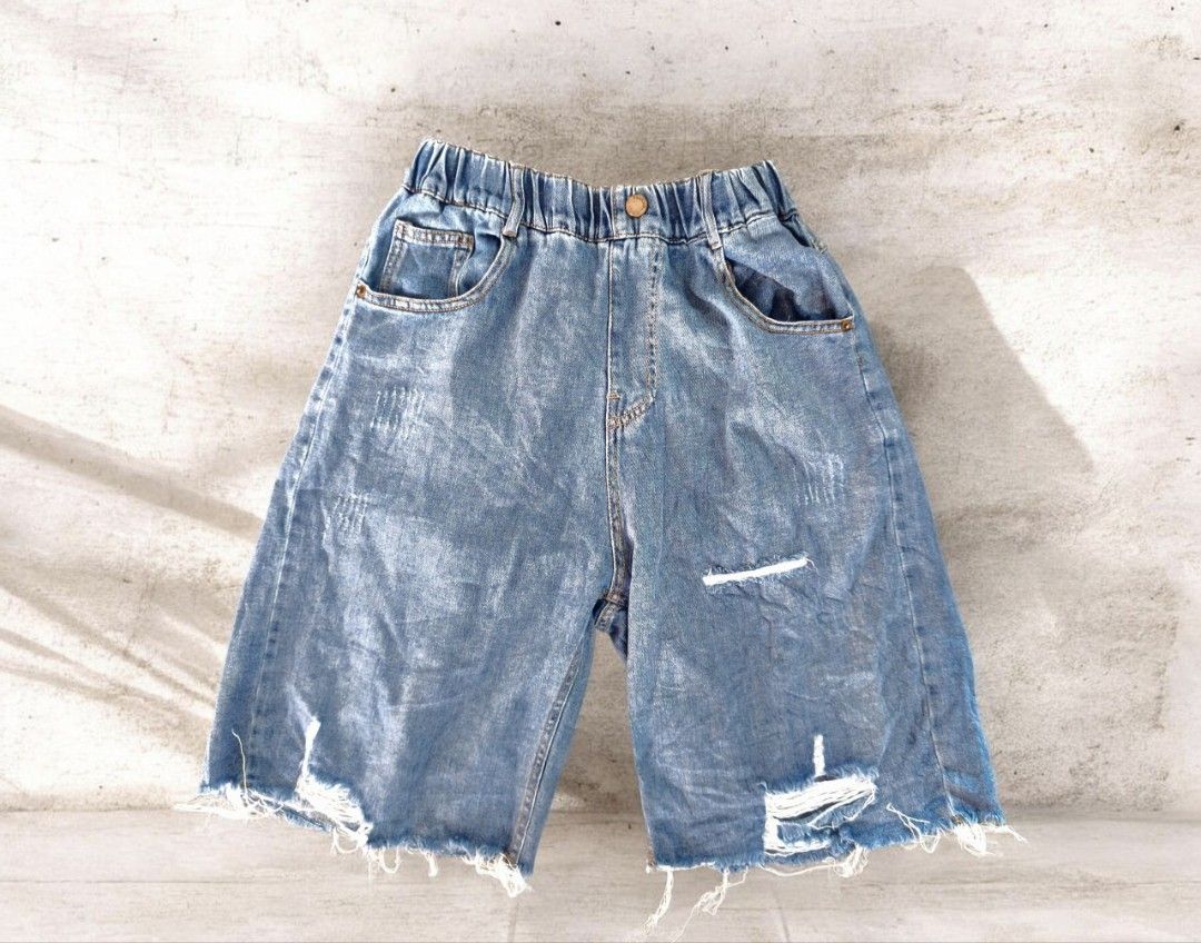 Denim shorts Distressed med wash (Category: Shorts) located in Taguig. Submitted by deyerreC2020 (Listing ID 1470604602, Image 3). Description: preloved jorts waist 24-31 Brand: T.Platform - Size: 31 , Length 21 - Color: Distressed blue - Style: Casual streetwear - Features: Elastic waistband with button detail, raw hem, and ripped leg accents - Pockets: Two front and two back pockets - Details: Brown brand patch on the back waistline - Condition