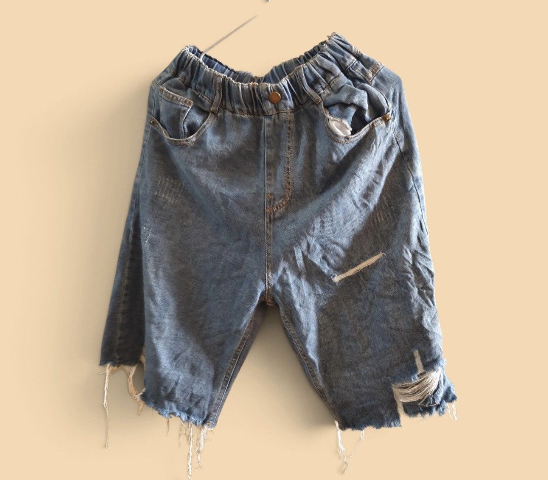Denim shorts Distressed med wash (Category: Shorts) located in Taguig. Submitted by deyerreC2020 (Listing ID 1470604602, Image 1). Description: preloved jorts waist 24-31 Brand: T.Platform - Size: 31 , Length 21 - Color: Distressed blue - Style: Casual streetwear - Features: Elastic waistband with button detail, raw hem, and ripped leg accents - Pockets: Two front and two back pockets - Details: Brown brand patch on the back waistline - Condition