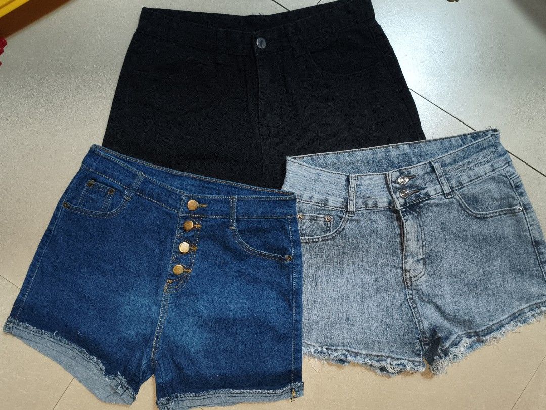 Denim shorts| size 28-29 highwaist (Category: Shorts) located in Las Pinas. Submitted by dnbrbnt (Listing ID 1470607178, Image 1). Description: free nalang yung 4 buttons, with issue as shown sa pics.