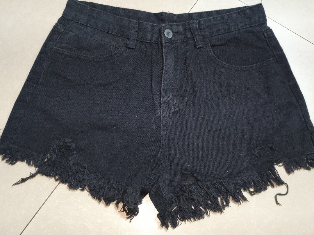 Denim shorts| size 28-29 highwaist (Category: Shorts) located in Las Pinas. Submitted by dnbrbnt (Listing ID 1470607178, Image 2). Description: free nalang yung 4 buttons, with issue as shown sa pics.