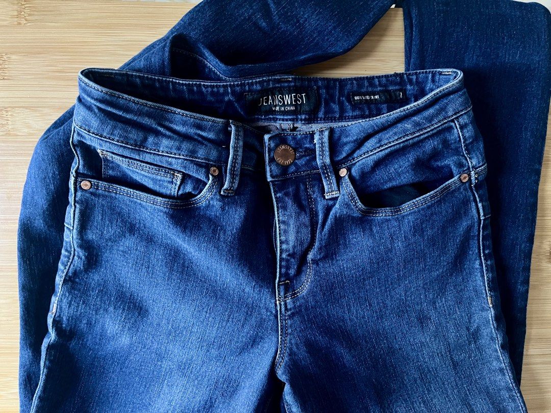 Denim Skinny Jeans (Category: Jeans) located in Las Pinas. Submitted by bhsac (Listing ID 1470619225, Image 1). Description: Jeanswest dark blue stretchy skinny jeans. Classic 5-pocket design with a zip fly. Super comfy everyday staple that goes with everything. - Best for petite frames (22-24 inches) - No flaws RFS: Decluttering.