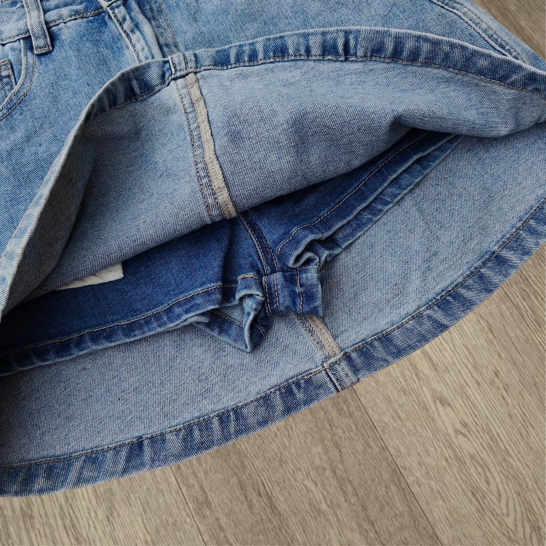 Denim skort (Category: Skirts) located in Orani. Submitted by pichie.salvador (Listing ID 1470590993, Image 3). Description: 𐀔 𝒀𝟐𝑲 𝑫𝒆𝒏𝒊𝒎 𝑺𝒌𝒊𝒓𝒕 𐀔 ♡ 𝑷𝒓𝒊𝒄𝒆: ₱119 ♡ 𝑾𝒂𝒊𝒔𝒕𝒍𝒊𝒏𝒆: 25" ♡ 𝑳𝒆𝒏𝒈𝒕𝒉: 14.5" ⚠️ 𝑴𝒊𝒏𝒐𝒓 𝒇𝒍𝒂𝒘: minor stain. Please check the last photo and review all photos before claiming. ♡ 𝑪𝒐𝒎𝒎𝒆𝒏𝒕 𝑴𝑰𝑵𝑬 𝒕𝒐 𝒄𝒍𝒂𝒊𝒎! 💳 𝑷𝒂𝒚𝒎𝒆𝒏𝒕 𝒇𝒊𝒓𝒔𝒕 𝒗𝒊𝒂 𝑮𝑪𝒂𝒔𝒉 🛒 𝑻𝒊𝒌𝑻𝒐𝒌 𝑪𝒉𝒆𝒄𝒌𝒐�