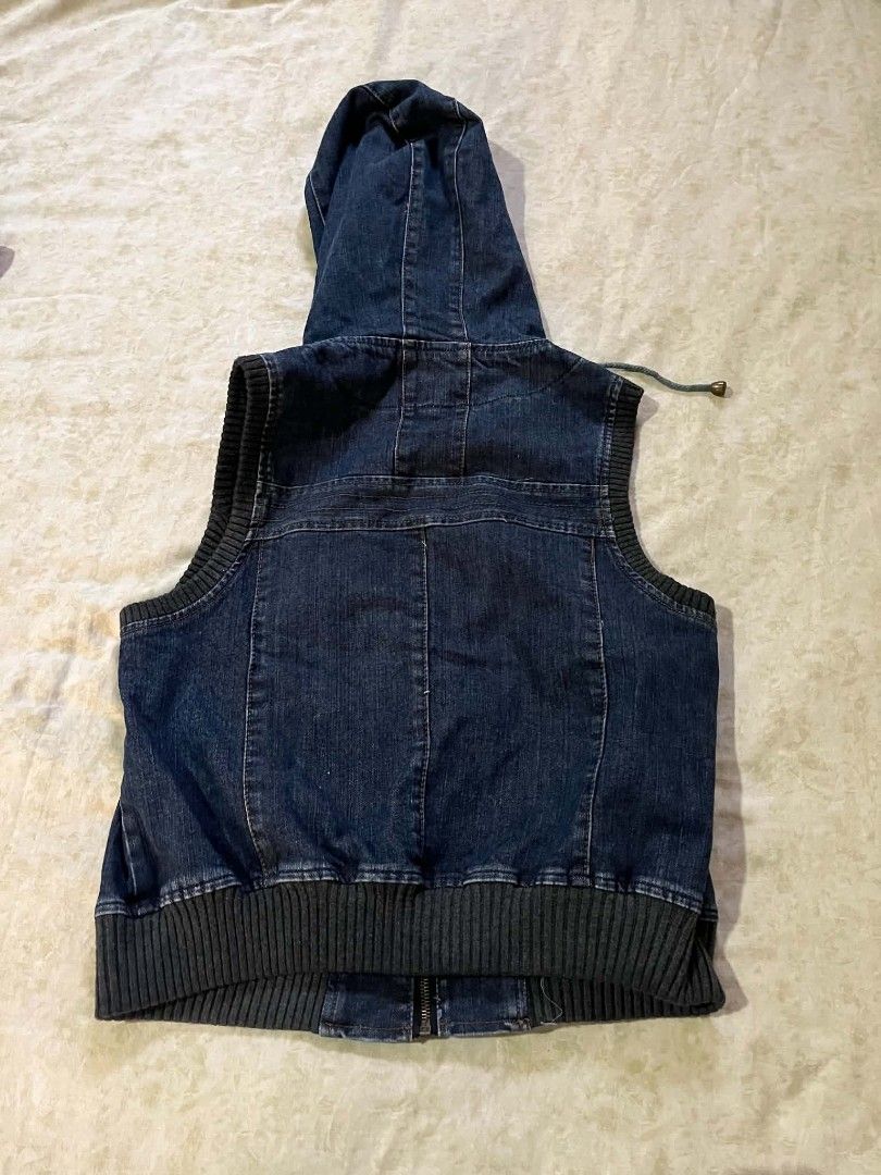 Denim vest zip up (Category: Coats, Jackets and Outerwear) located in Bulacan. Submitted by chi.cheezi.choko (Listing ID 1470576486, Image 2). Description: high quality denim vest medium size.