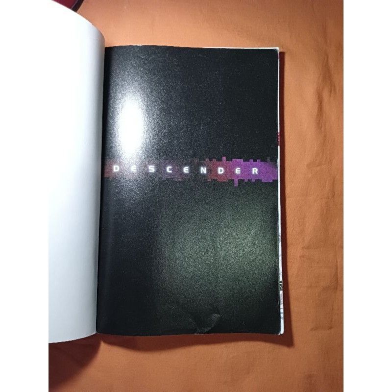 Descender, Volume One: Tin Stars (Category: Comics & Manga) located in La Carlota. Submitted by brightdragon_891870 (Listing ID 1470638244, Image 2). Description: Descender, Volume One: Tin Stars Note: This is a used book - As such, it may show signs of wear and previous use..