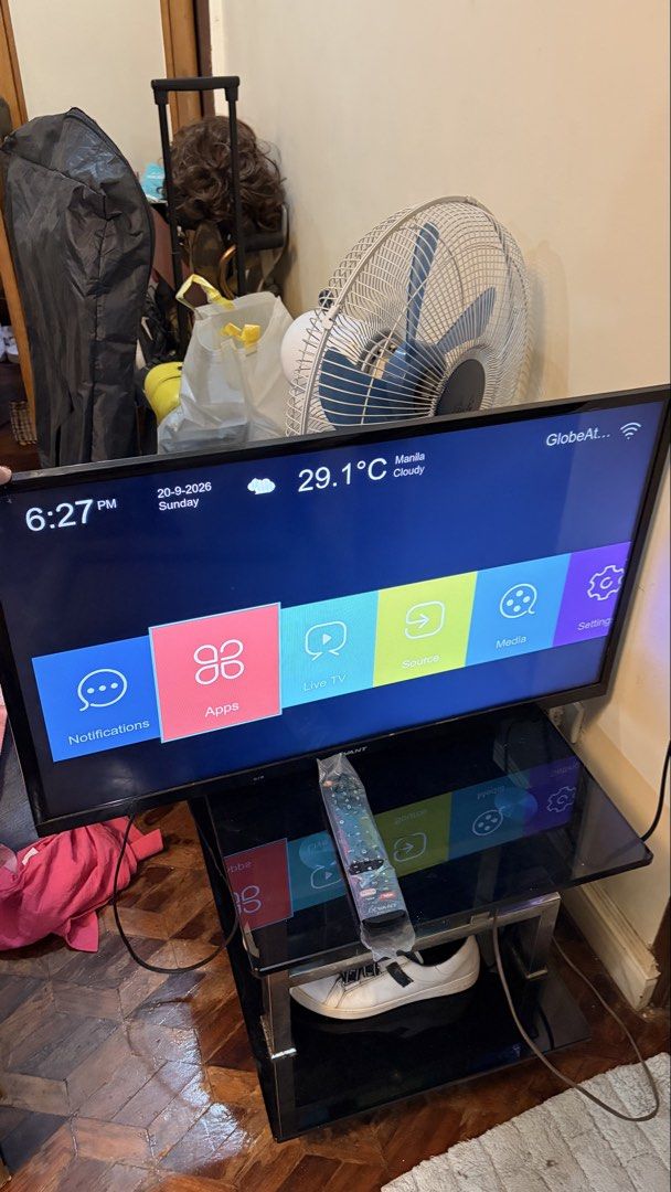 Devant Smart TV (Category: TV) located in Taguig. Submitted by ij_dh (Listing ID 1470558482, Image 2). Description: - Brand: Devant Smart TV 32in - Condition: Great working condition with clear display - Features: Built-in Netflix and YouTube apps - Inclusion: Original remote control (wrapped in plastic) - Clean black bezel with centered logo - Ready for pickup .