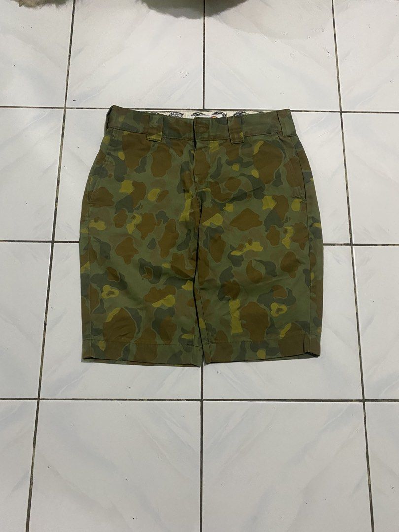 Dickies Camouflage Cargo Shorts (Category: Shorts) located in Cavite. Submitted by findsmore (Listing ID 1470742819, Image 1). Description: - Authentic Dickies camouflage shorts - Classic utility style with earthy green, brown, and tan tones - Features multiple belt loops and practical rear welt pockets - Iconic red Dickies logo tag above the right back pocket - Structured, durable fabric with clean, high-quality stitching 30x21.