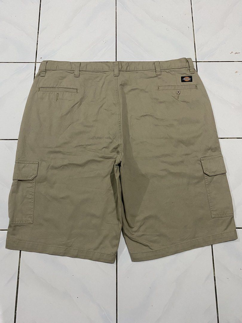 Dickies Cargo Shorts Khaki Tan (Category: Shorts) located in Cavite. Submitted by findsmore (Listing ID 1470742847, Image 1). Description: - Brand: Dickies - Style: Classic workwear cargo shorts - Color: Khaki / Tan - Material: Durable cotton blend - Features: Multiple side utility pockets, back button pockets, sturdy belt loops, and front button closure - Condition: Clean and well-maintained - Best for: Casual outdoor wear and daily errands.