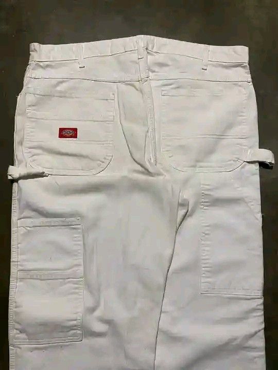Dickies Carpenter White Pants (Category: Jeans) located in Manila. Submitted by ramlouie_thriftshop (Listing ID 1470689706, Image 1). Description: Dickies Carpenter White pants wl-35 good for 5,8 - 5,10 height no issue need wash only.