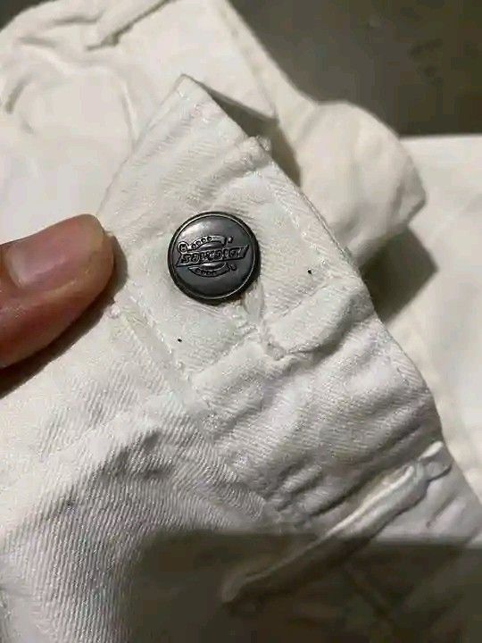 Dickies Carpenter White Pants (Category: Jeans) located in Manila. Submitted by ramlouie_thriftshop (Listing ID 1470689706, Image 2). Description: Dickies Carpenter White pants wl-35 good for 5,8 - 5,10 height no issue need wash only.