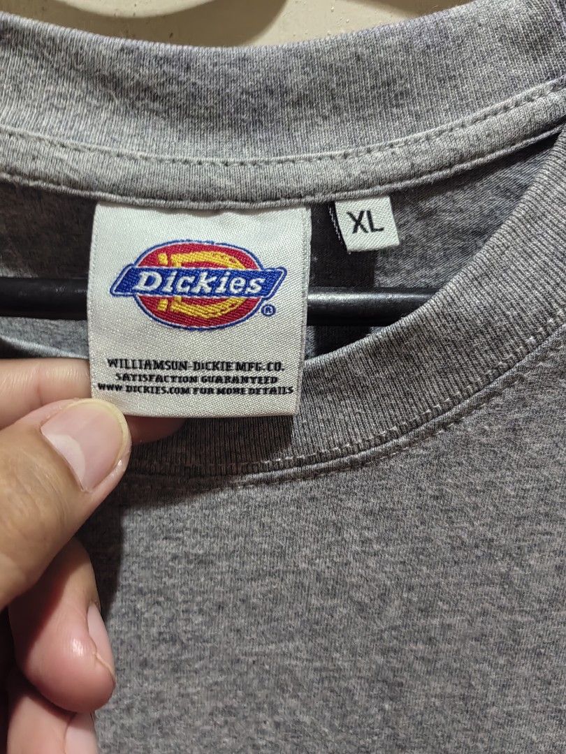 Dickies Classic Logo (Category: Tshirts & Polo Shirts ) located in Legazpi City. Submitted by livedolphin_68dee2 (Listing ID 1470596231, Image 2). Description: Size XLARGE 21x29 VGOOD CONDITION.
