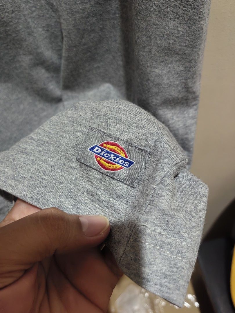 Dickies Classic Logo (Category: Tshirts & Polo Shirts ) located in Legazpi City. Submitted by livedolphin_68dee2 (Listing ID 1470596231, Image 3). Description: Size XLARGE 21x29 VGOOD CONDITION.