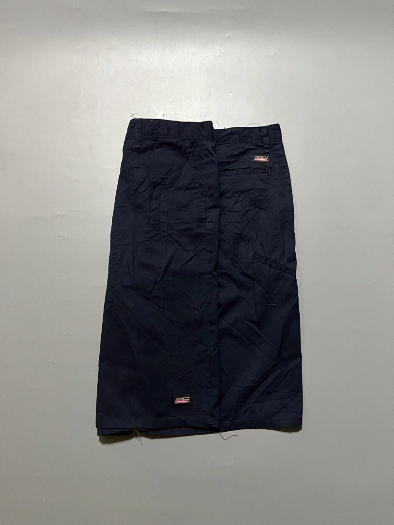 DICKIES DOUBLE PATCH SHORT GENUINE💋 (Category: Shorts) located in Santa Cruz. Submitted by __incognito (Listing ID 1470665111, Image 1). Description: DICKIES DOUBLE PATCH SHORT GENUINE💋 41 waistline 25 length -issue none.