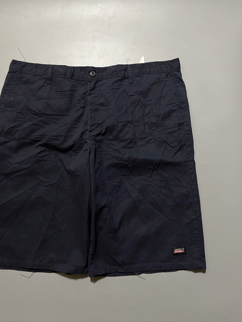 DICKIES DOUBLE PATCH SHORT GENUINE💋 (Category: Shorts) located in Santa Cruz. Submitted by __incognito (Listing ID 1470665111, Image 3). Description: DICKIES DOUBLE PATCH SHORT GENUINE💋 41 waistline 25 length -issue none.