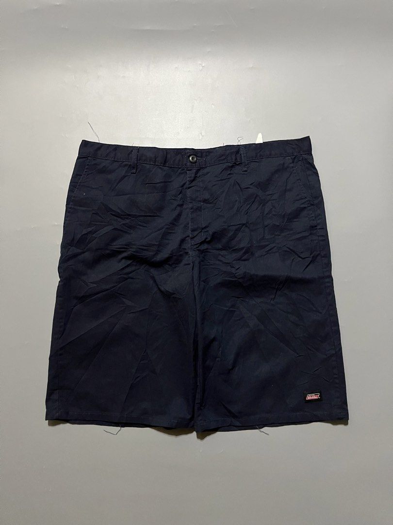 DICKIES DOUBLE PATCH SHORT GENUINE💋 (Category: Shorts) located in Santa Cruz. Submitted by __incognito (Listing ID 1470665111, Image 2). Description: DICKIES DOUBLE PATCH SHORT GENUINE💋 41 waistline 25 length -issue none.