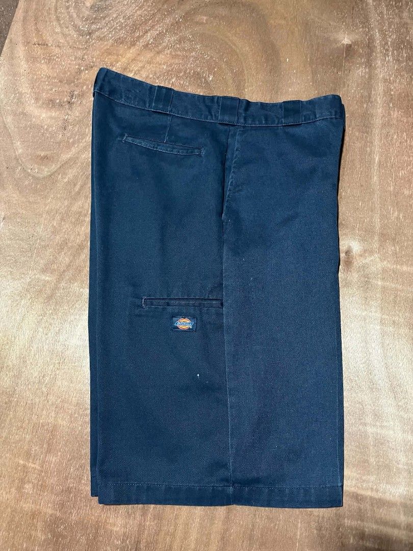 Dickies Loosefit Double Patch (Category: Shorts) located in Legazpi City. Submitted by allen_macinas31 (Listing ID 1470566962, Image 3). Description: -Dickies Loosefit Double Patch -Navy Blue -Excellent Condition -size 34.