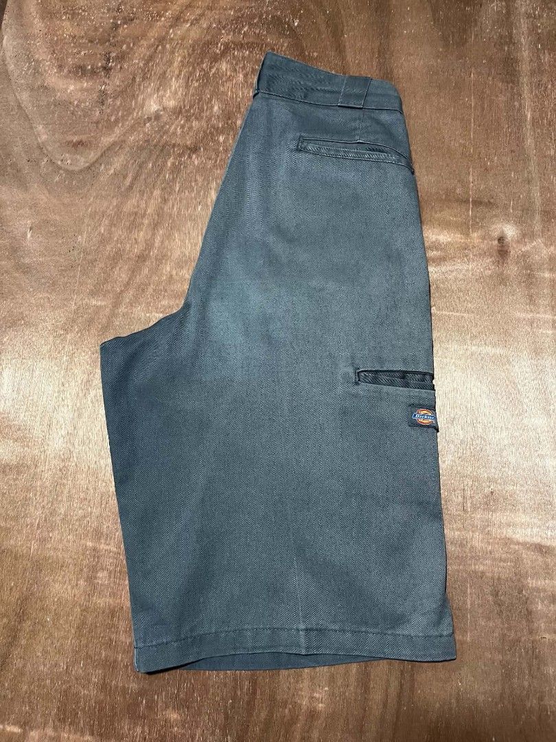 Dickies Loosefit Double Patch (Category: Shorts) located in Legazpi City. Submitted by allen_macinas31 (Listing ID 1470567201, Image 2). Description: -Dickies Loosefit Double Patch -Gray -Excellent Condition -Size 34.