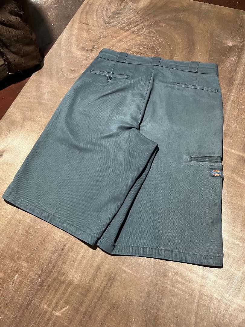 Dickies Loosefit Double Patch (Category: Shorts) located in Legazpi City. Submitted by allen_macinas31 (Listing ID 1470567201, Image 3). Description: -Dickies Loosefit Double Patch -Gray -Excellent Condition -Size 34.