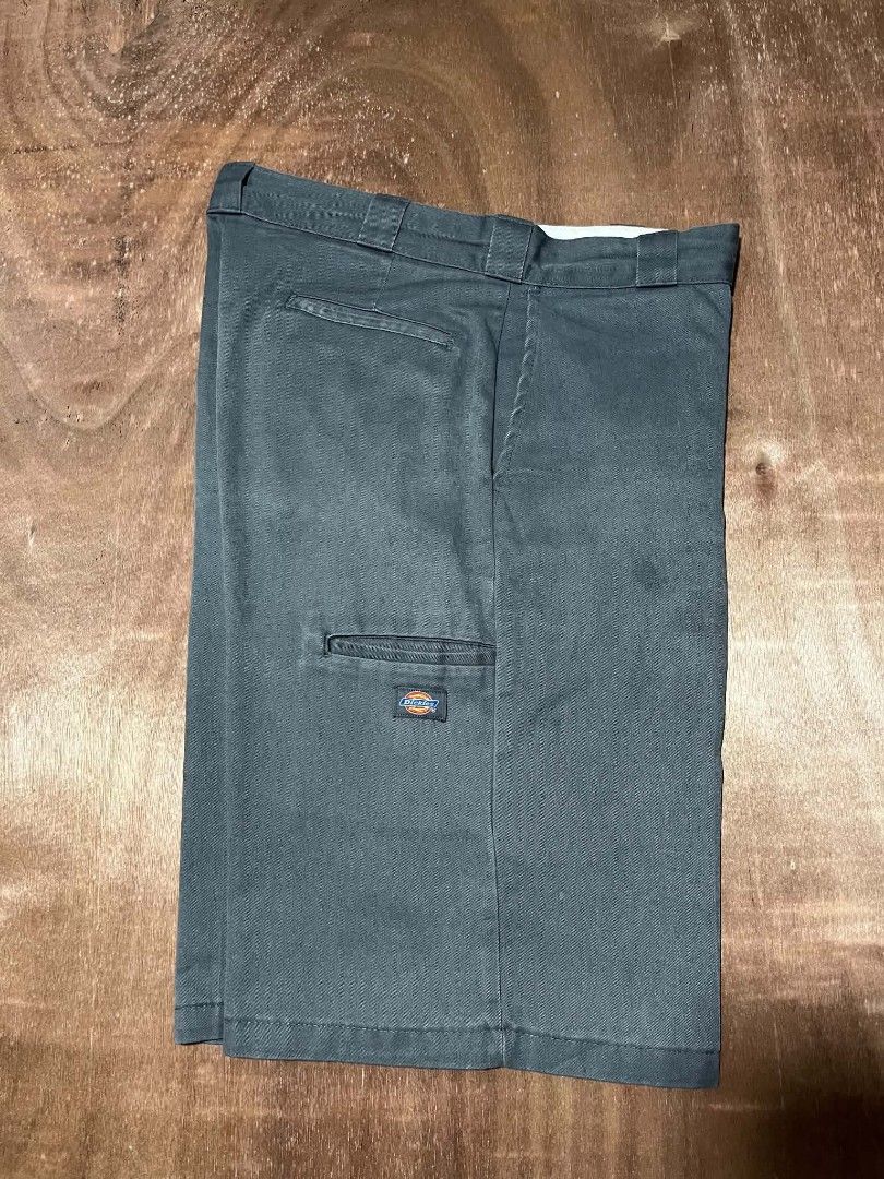 Dickies Loosefit Double Patch (Category: Shorts) located in Legazpi City. Submitted by allen_macinas31 (Listing ID 1470567201, Image 1). Description: -Dickies Loosefit Double Patch -Gray -Excellent Condition -Size 34.