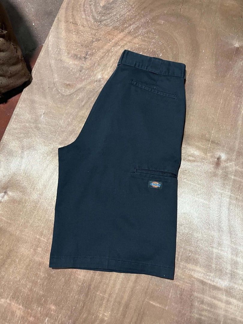 Dickies Loosefit Double Patch (Black) (Category: Shorts) located in Legazpi City. Submitted by allen_macinas31 (Listing ID 1470566785, Image 1). Description: -Dickies Loosefit Double Patch -Black -Excellent Condition -size 32.