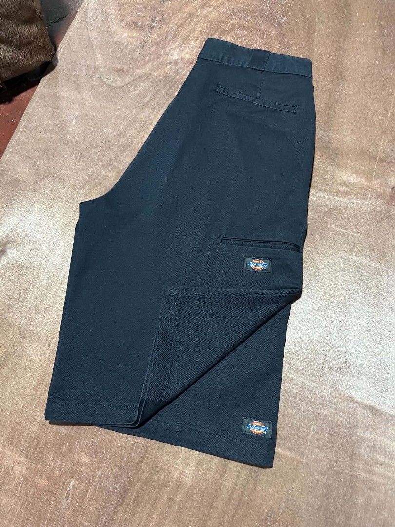 Dickies Loosefit Double Patch (Black) (Category: Shorts) located in Legazpi City. Submitted by allen_macinas31 (Listing ID 1470566785, Image 3). Description: -Dickies Loosefit Double Patch -Black -Excellent Condition -size 32.