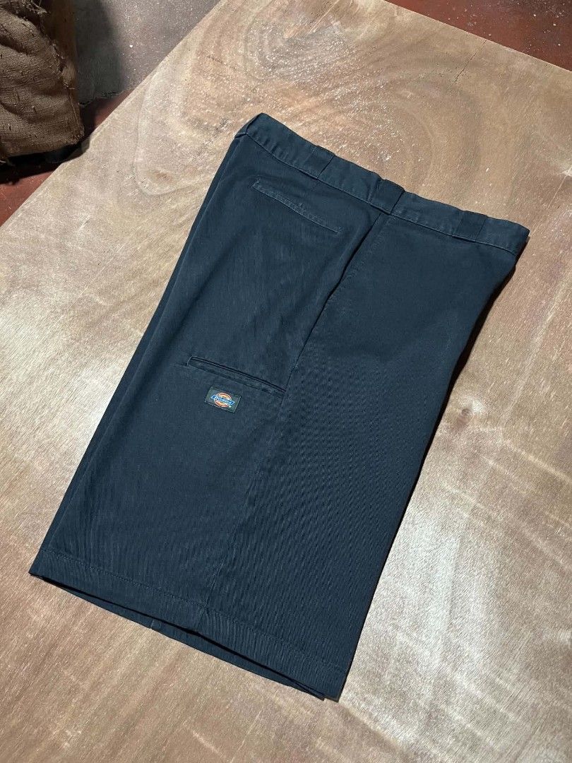 Dickies Loosefit Double Patch (Black) (Category: Shorts) located in Legazpi City. Submitted by allen_macinas31 (Listing ID 1470566785, Image 2). Description: -Dickies Loosefit Double Patch -Black -Excellent Condition -size 32.