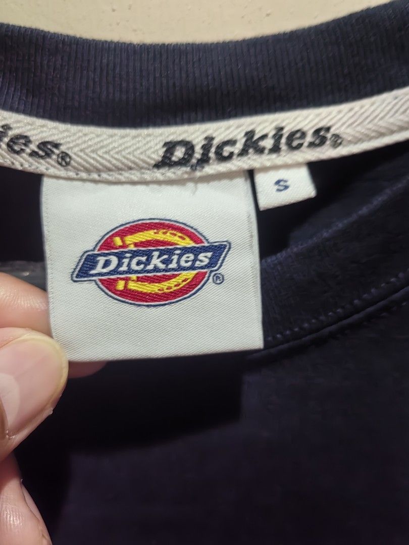 Dickies Shirt (Category: Tshirts & Polo Shirts ) located in Legazpi City. Submitted by livedolphin_68dee2 (Listing ID 1470596097, Image 3). Description: Size small on Tag 19x27 VGOOD CONDITION.