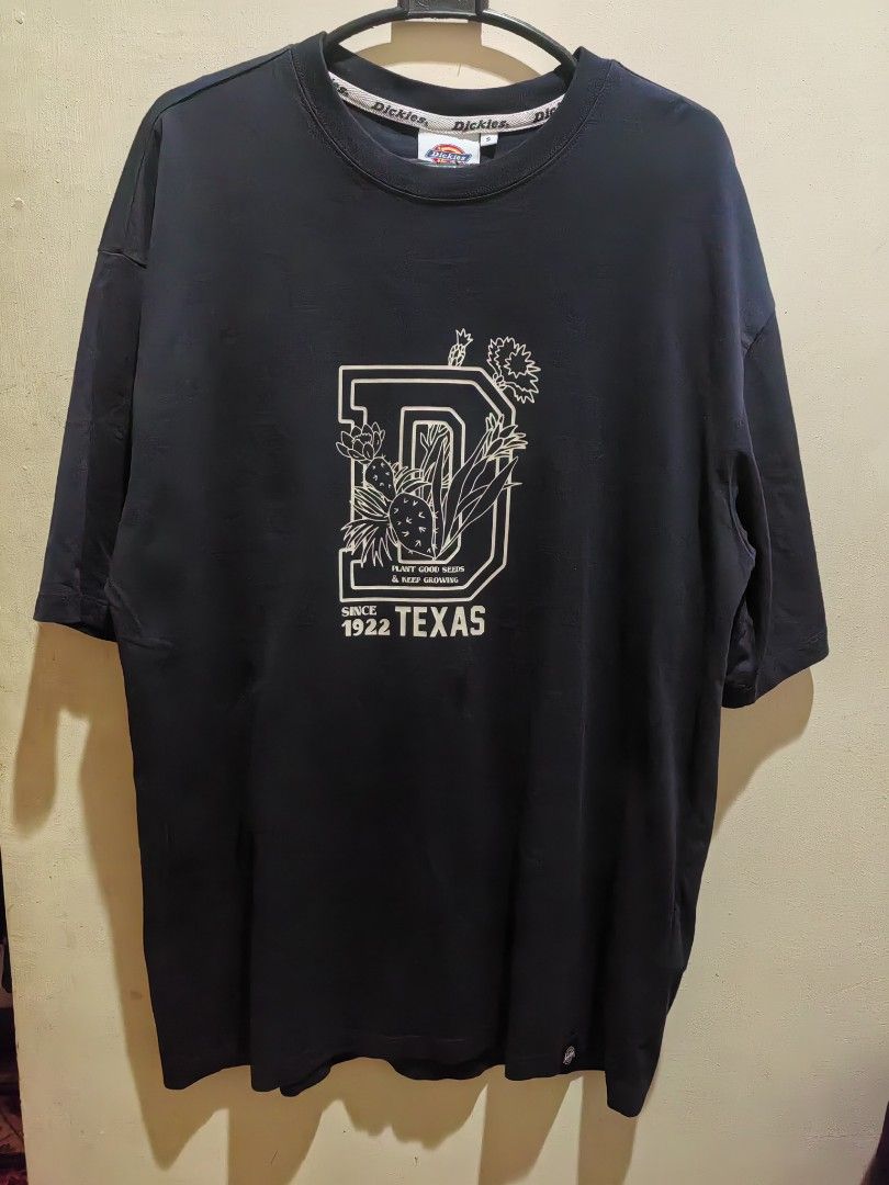 Dickies Shirt (Category: Tshirts & Polo Shirts ) located in Legazpi City. Submitted by livedolphin_68dee2 (Listing ID 1470596097, Image 1). Description: Size small on Tag 19x27 VGOOD CONDITION.