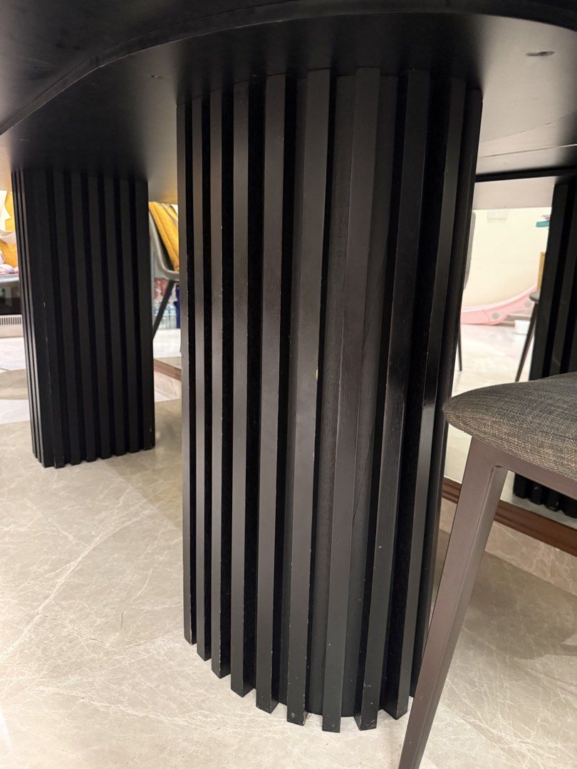 Dining table (Category: Tables & Sets) located in Singapore. Submitted by sara37 (Listing ID 1470679314, Image 2). Description: 210*90cm.