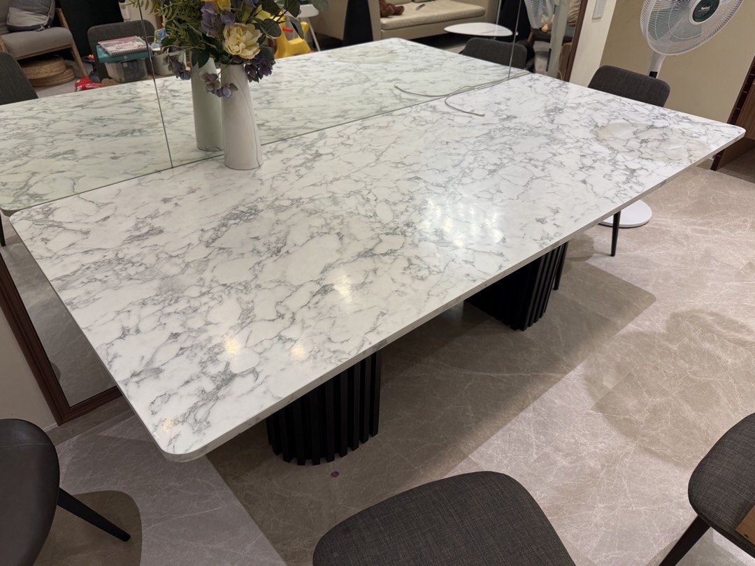Dining table (Category: Tables & Sets) located in Singapore. Submitted by sara37 (Listing ID 1470679314, Image 1). Description: 210*90cm.