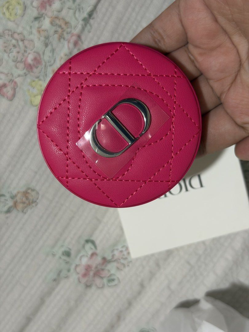 Dior compact mirror (Category: Accessory Holder, Box & Organizers) located in Manila. Submitted by jafelizarte (Listing ID 1470676002, Image 3). Description: .